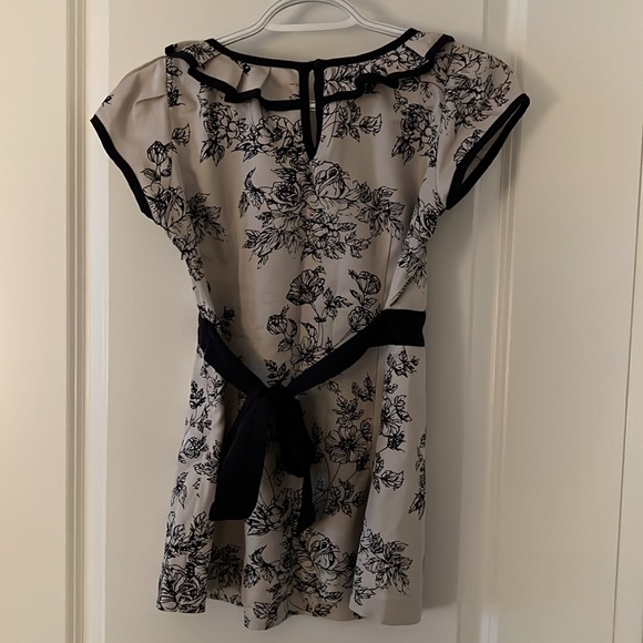 Women’s XS RW & Co. Ruffle collar dress shirt - Picture 4 of 5